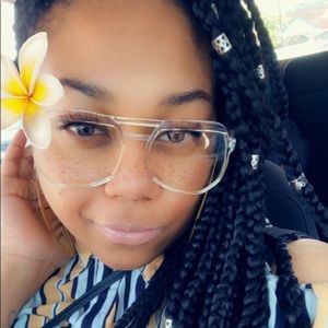 Meet your Posher, Lucy